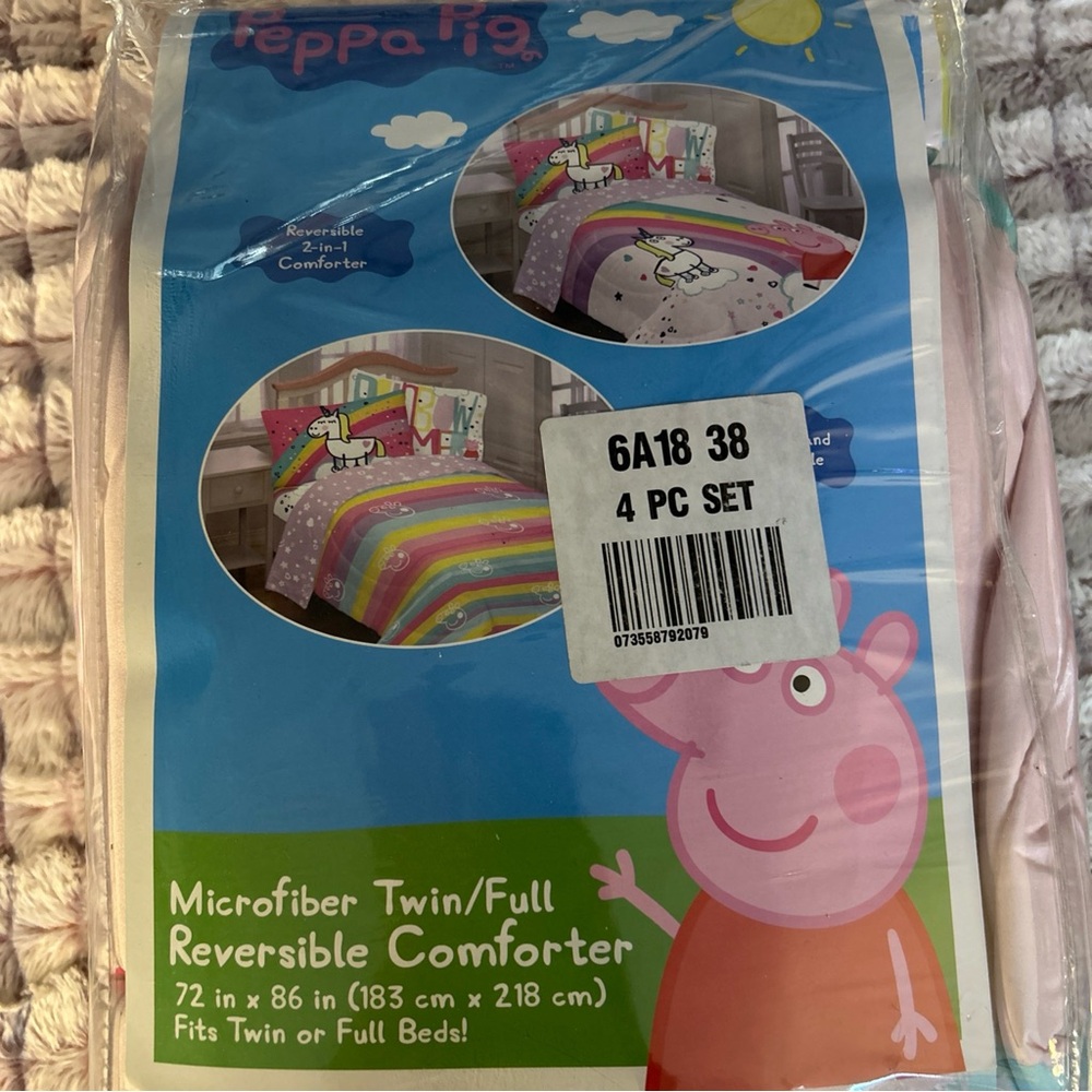 Peppa Pig Microfiber Twin/ Full
Reversible Comforter